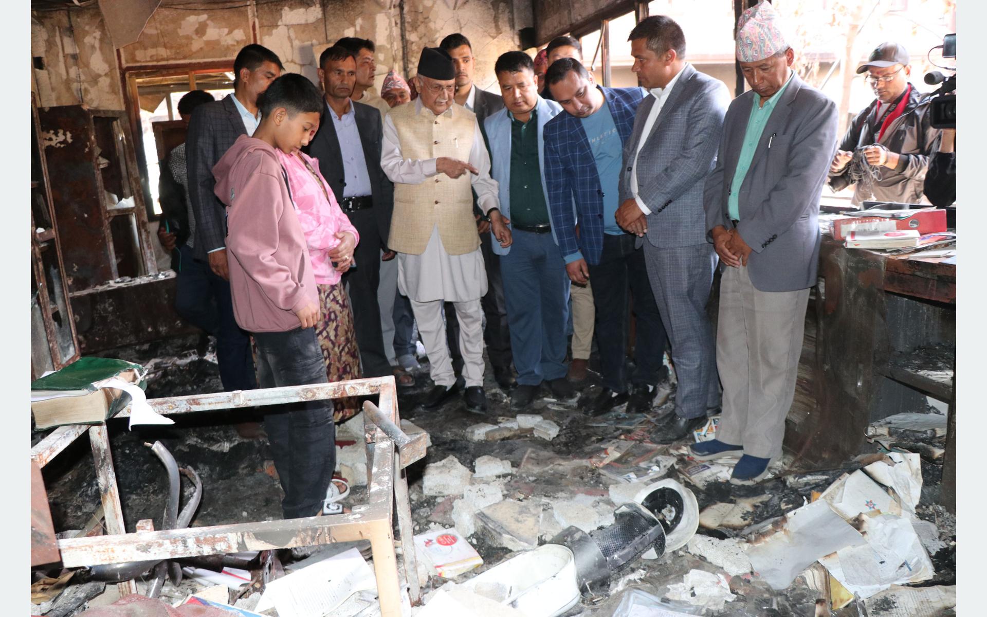 बालकोटस्थित निवास अवलोकन पछि एमाले अध्यक्ष ओलीले भने, ‘यो मेरो सम्पत्ति थिएन, यो सरकारको सम्पत्ति हो’