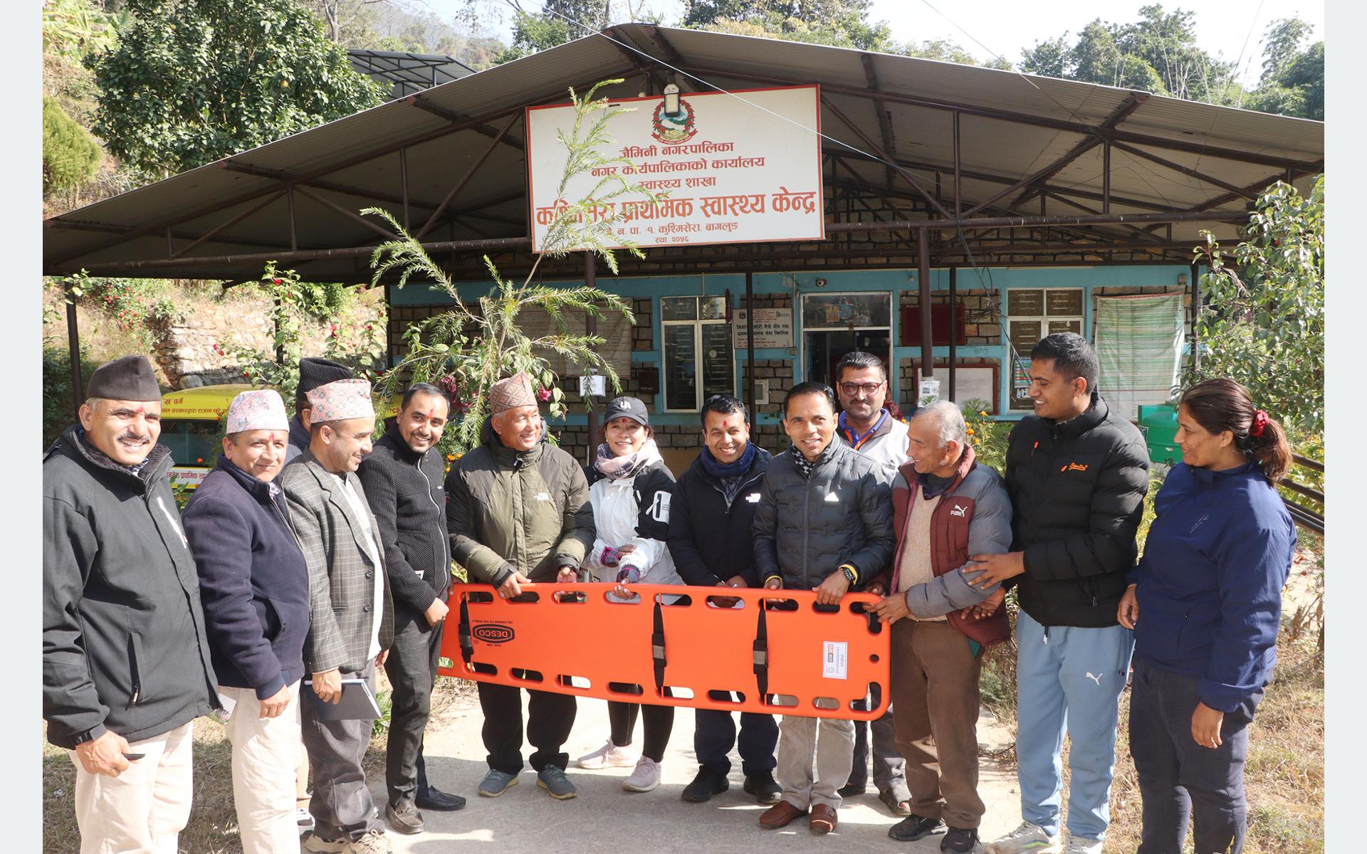 बागलुङका ४९ स्वास्थ्य संस्थालाई स्वास्थ्य सामग्री सहयोग