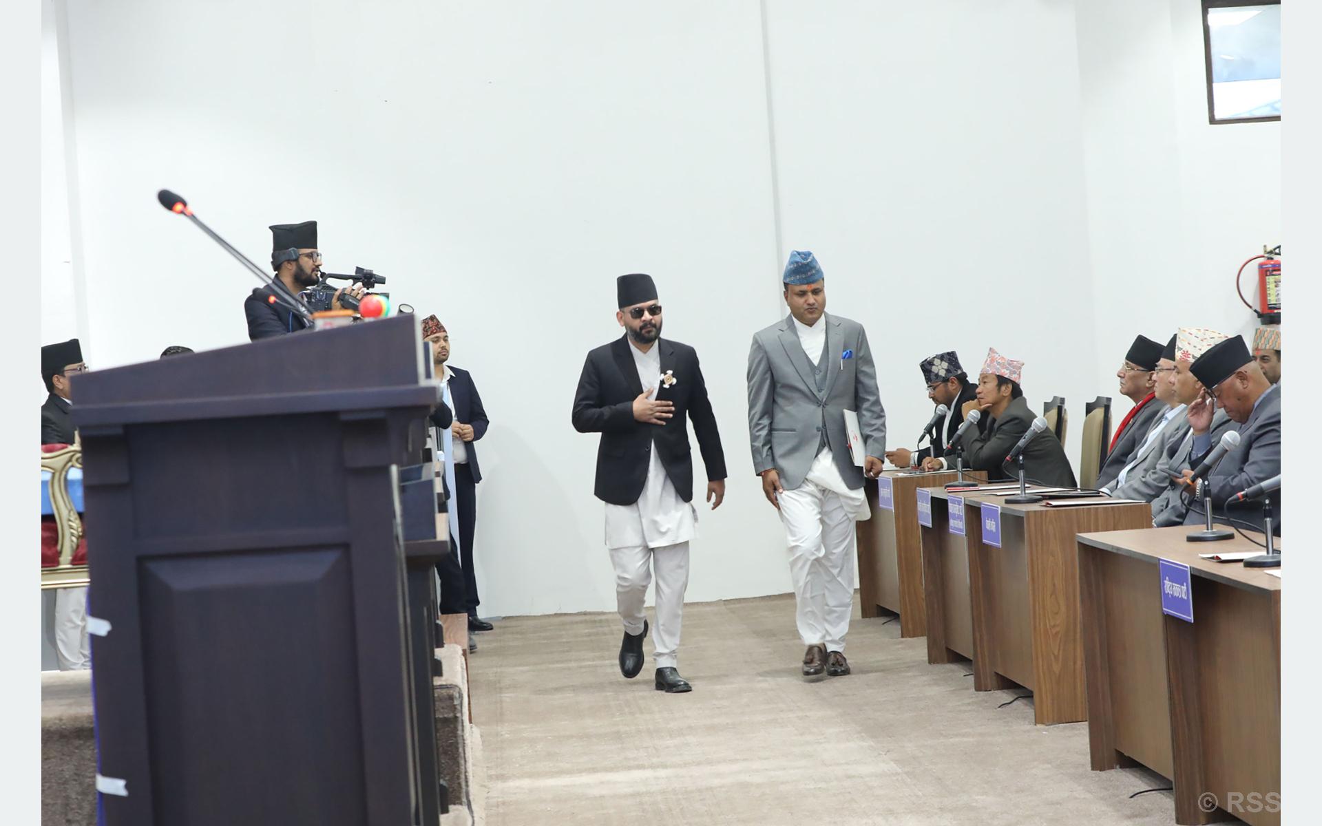 ‘सिलाम साक्मा’मा सजिएर बालेनको शपथ