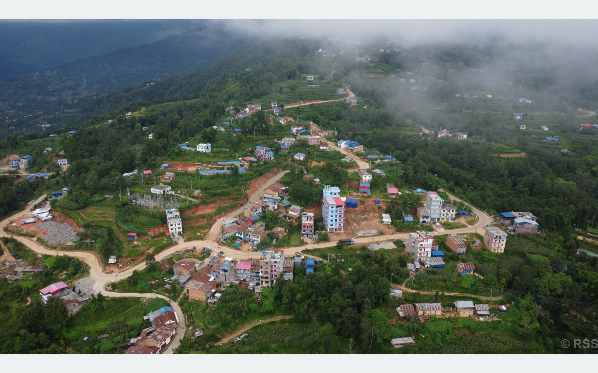 भोजपुर– दिङ्ला सडक कालोपत्र गरिँदै