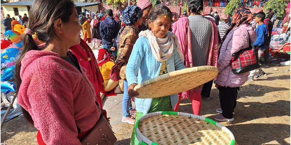 प्लास्टिक र स्टिलका सामानको प्रयोग बढेपछि चोयाका सामग्री बिक्री हुन छाडे