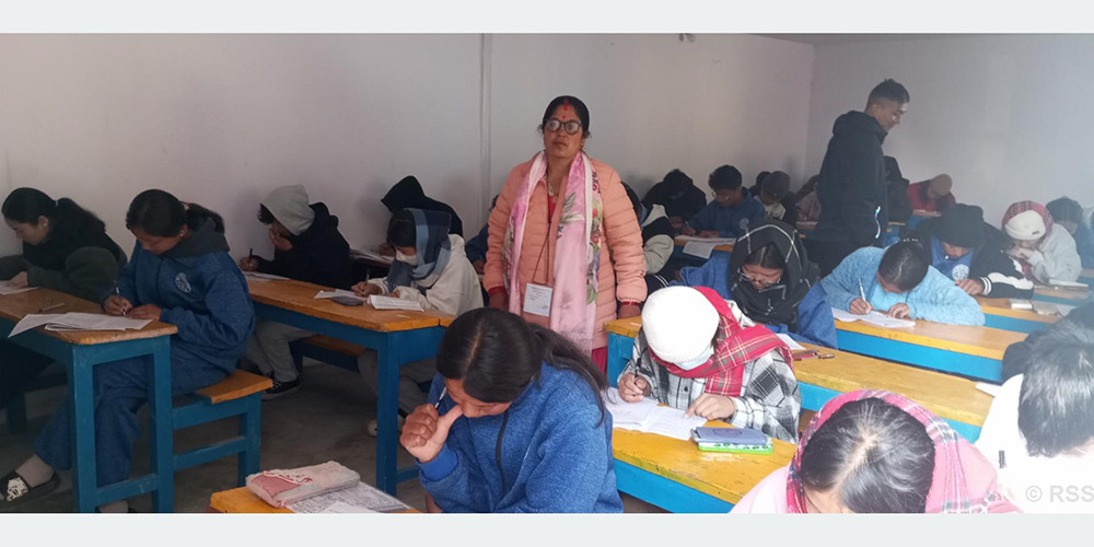 जिल्लाभरिका एसइई परीक्षार्थी एउटै कोठामा