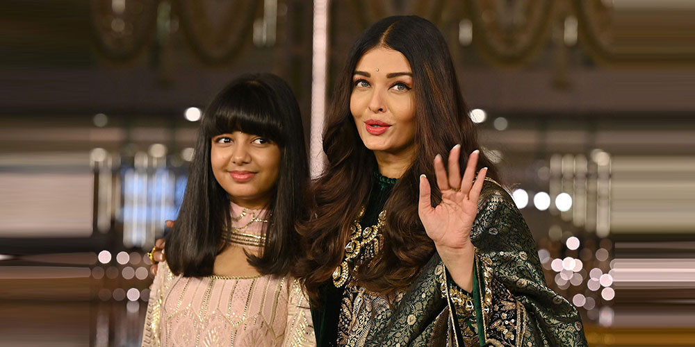 मुम्बईको जियो वर्ल्ड सेन्टरमा नीता मुकेश अम्बानी सांस्कृतिक केन्द्रको उद्घाटन कार्यक्रममा सहभागी हुँदै बलिउड कलाकार (फोटो फिचर)