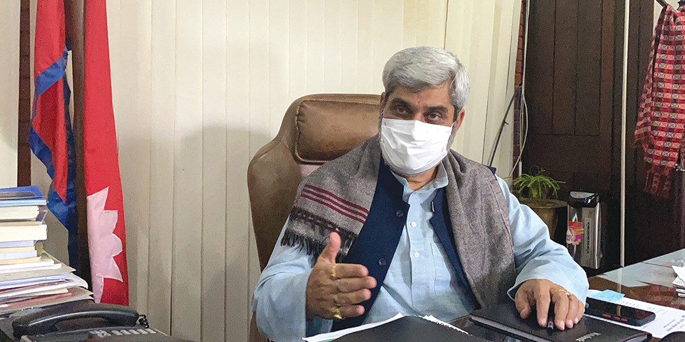 स्वास्थ्य संकटकाल  वा पूर्ण लकडाउन गर्नुपर्छ : मन्त्री त्रिपाठी