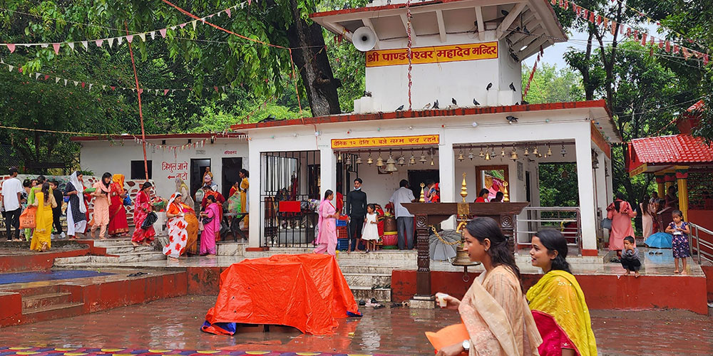 साउनको चौथो सोमबार : पशुपतिनाथलगायत देशभरका शिवालयमा भक्तजनको लाम