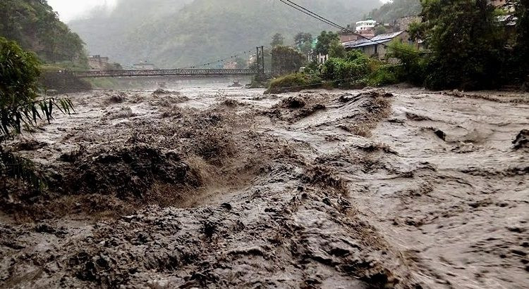बाढीले बगाउँदा जलविद्युत् आयोजनाका दुई मजदुर बेपत्ता