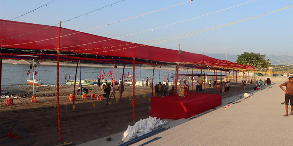 छठका लागि सजाइयो नारायणी किनार