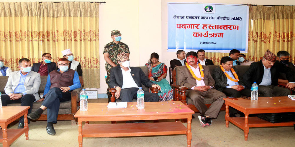 संसद्लाई घेराबन्दी गर्ने प्रयास भइरहेको छ : सभामुख सापकोटा