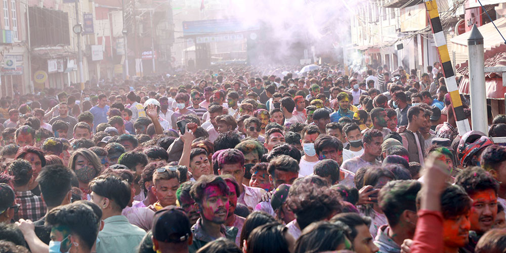 अनुशासित बन्न थाल्यो  होली
