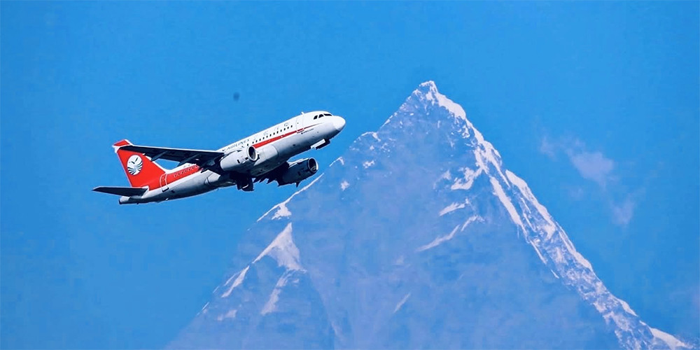 सिचुवानको सेतो जहाज र कालो हुँदै गरेको माछापुछ्रे 