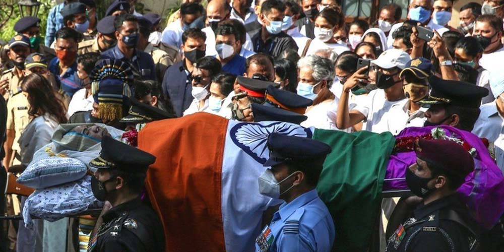 प्रसिद्ध भारतीय गायिका लता मङ्गेशकरको निधन