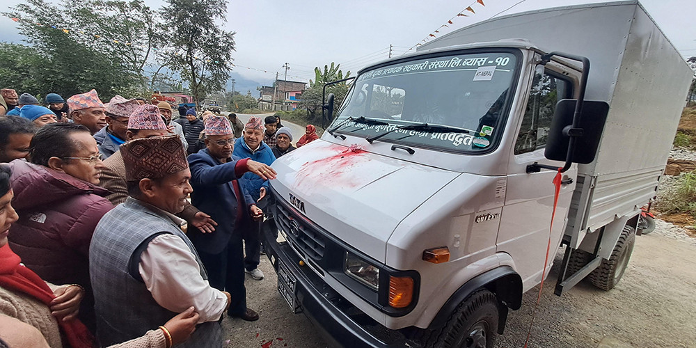 दूध बेच्न किसानले किने २५ लाखको ट्रक