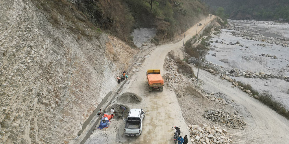 सम्झौता सकिन एक महिना बाँकी हुँदा आधामात्रै काम 