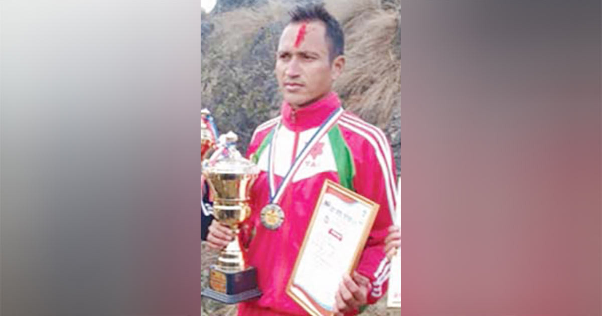 सेनाका राजन रोकायालाई पोखरा अन्तर्राष्ट्रिय म्याराथनको उपाधि    