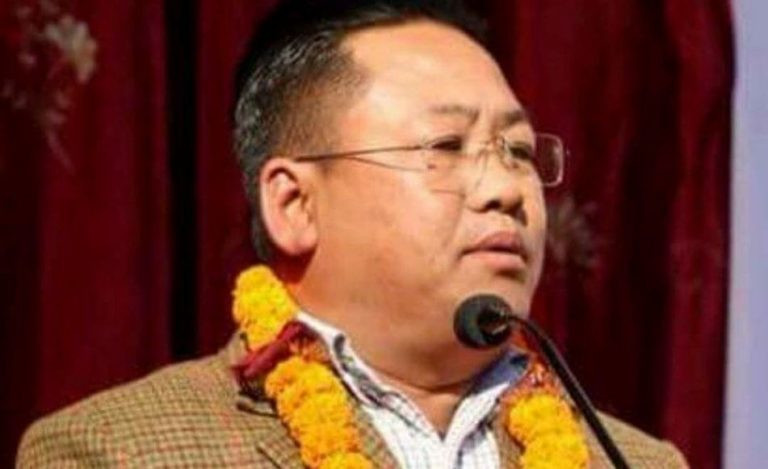 प्रदेश-१ का आर्थिक मामिलामन्त्री आङ्बुहाङको सांसद पद गयो