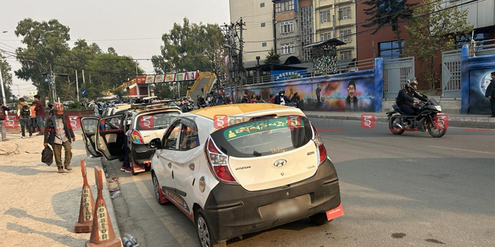 पाेखरा-बेनी खण्डमा ट्याक्सी चालकको आफूखुसी भाडा
