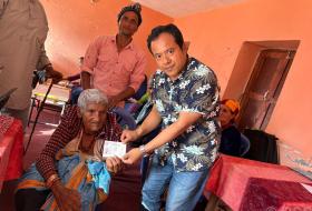 ९७ वर्षीया भट्टले नागरिकता पाउँदा...