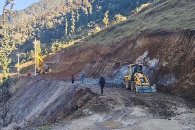 सालझण्डी–ढोरपाटन सडक : तीन पटक म्याद थप्दा ६० प्रतिशत काम