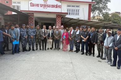 गृहमन्त्री अर्यालद्वारा विभिन्न जिल्लाका मतदानस्थलको अनुगमन
