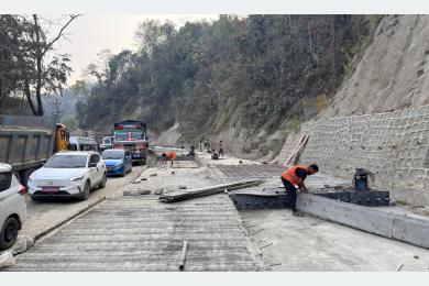 नारायणगढ–बुटवल सडकः दाउन्नेमा एकतर्फी ढलानको काम सकियो