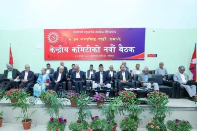 एमाले केन्द्रीय समितिको निर्णयः पूर्वराष्ट्रपति दलीय राजनीतिमा फर्कनुहुँदैन