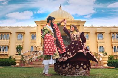 नेपाली ड्रेस डिजाइनर नविन लुईटेले डिजाइन गरेको ड्रेस भारतीय म्युजिक भिडियो  ‘तेरी मेरी दास्तान’ मा 