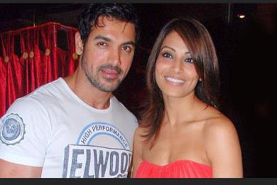 एक ‘ट्वीट’ ले टुट्यो जोन अब्राहिम र बिपाशा बसुको ९ वर्षको सम्बन्ध...