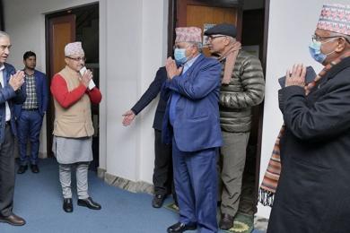 प्रधानमन्त्री देउवा र एमाले अध्यक्ष ओलीबीच छलफल