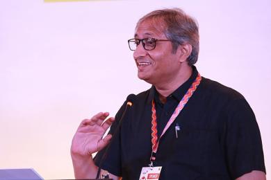 ‘प्रश्न सोध्‍नुपर्ने मिडिया नै नागरिकमाथि आक्रमणमा उत्रेपछि भारतीय लोकतन्त्रको धज्जी उडेको छ’ 